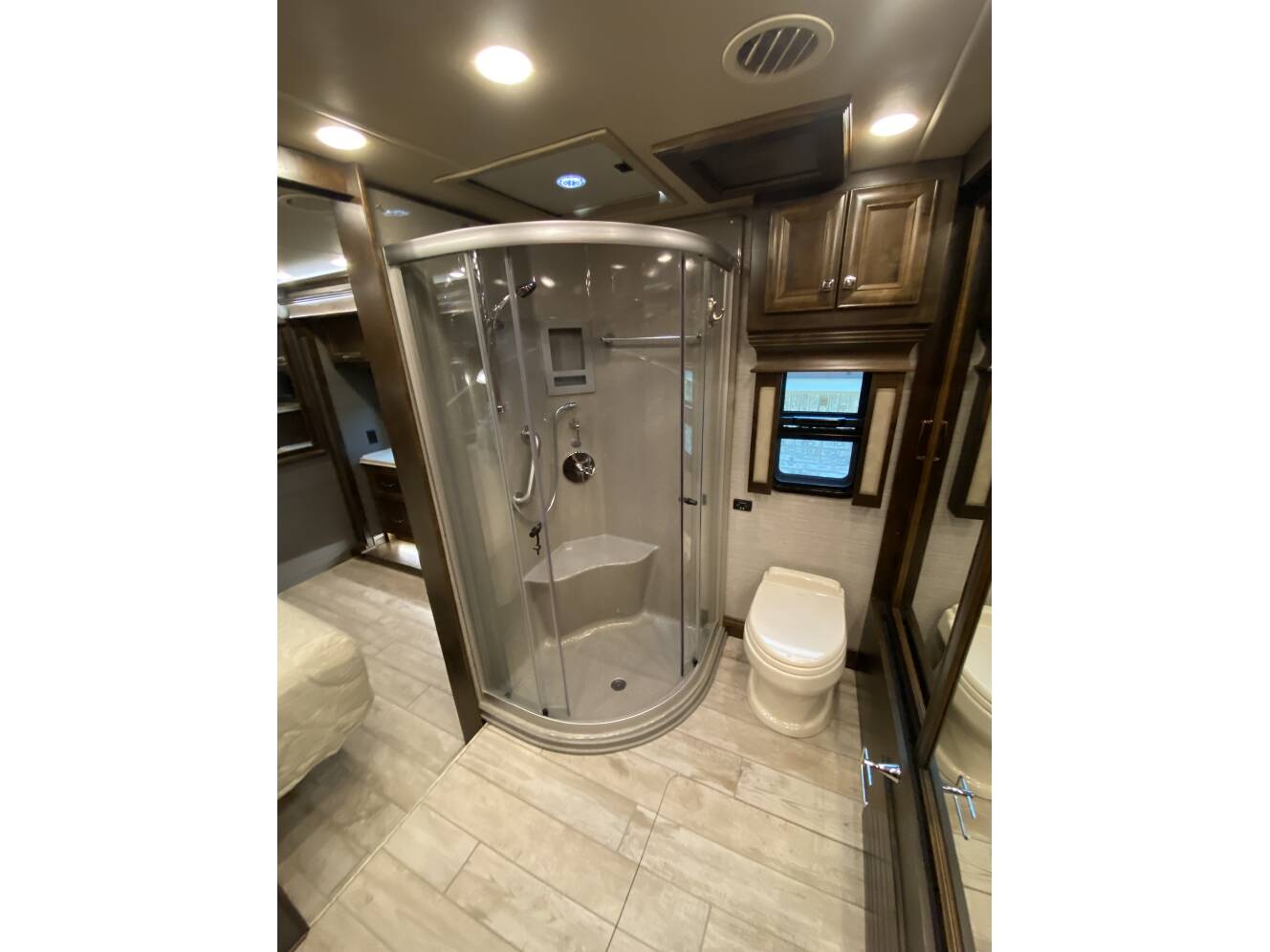 A photo of this 2020 Tiffin Motorhomes PHAETON 40 QBH