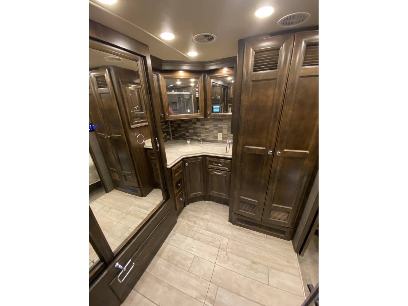 A photo of this 2020 Tiffin Motorhomes PHAETON 40 QBH