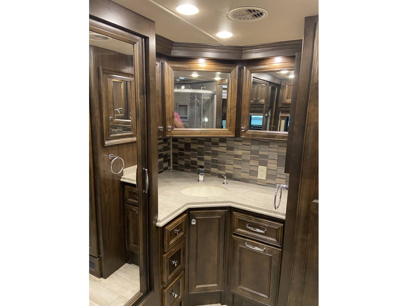 A photo of this 2020 Tiffin Motorhomes PHAETON 40 QBH