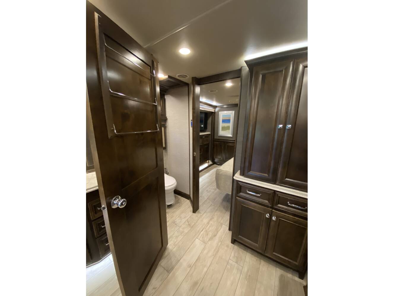 A photo of this 2020 Tiffin Motorhomes PHAETON 40 QBH