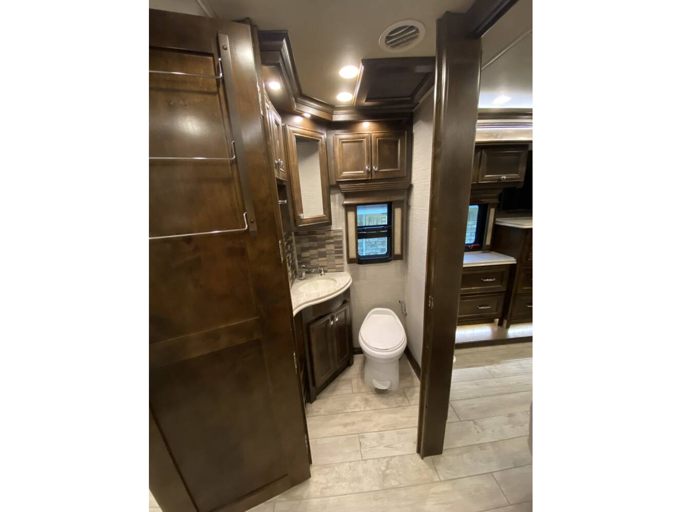 A photo of this 2020 Tiffin Motorhomes PHAETON 40 QBH