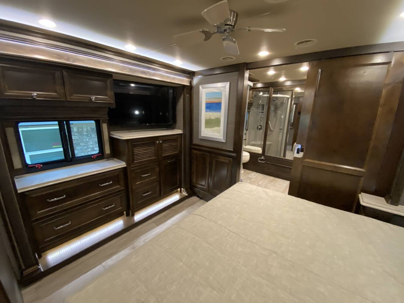 A photo of this 2020 Tiffin Motorhomes PHAETON 40 QBH