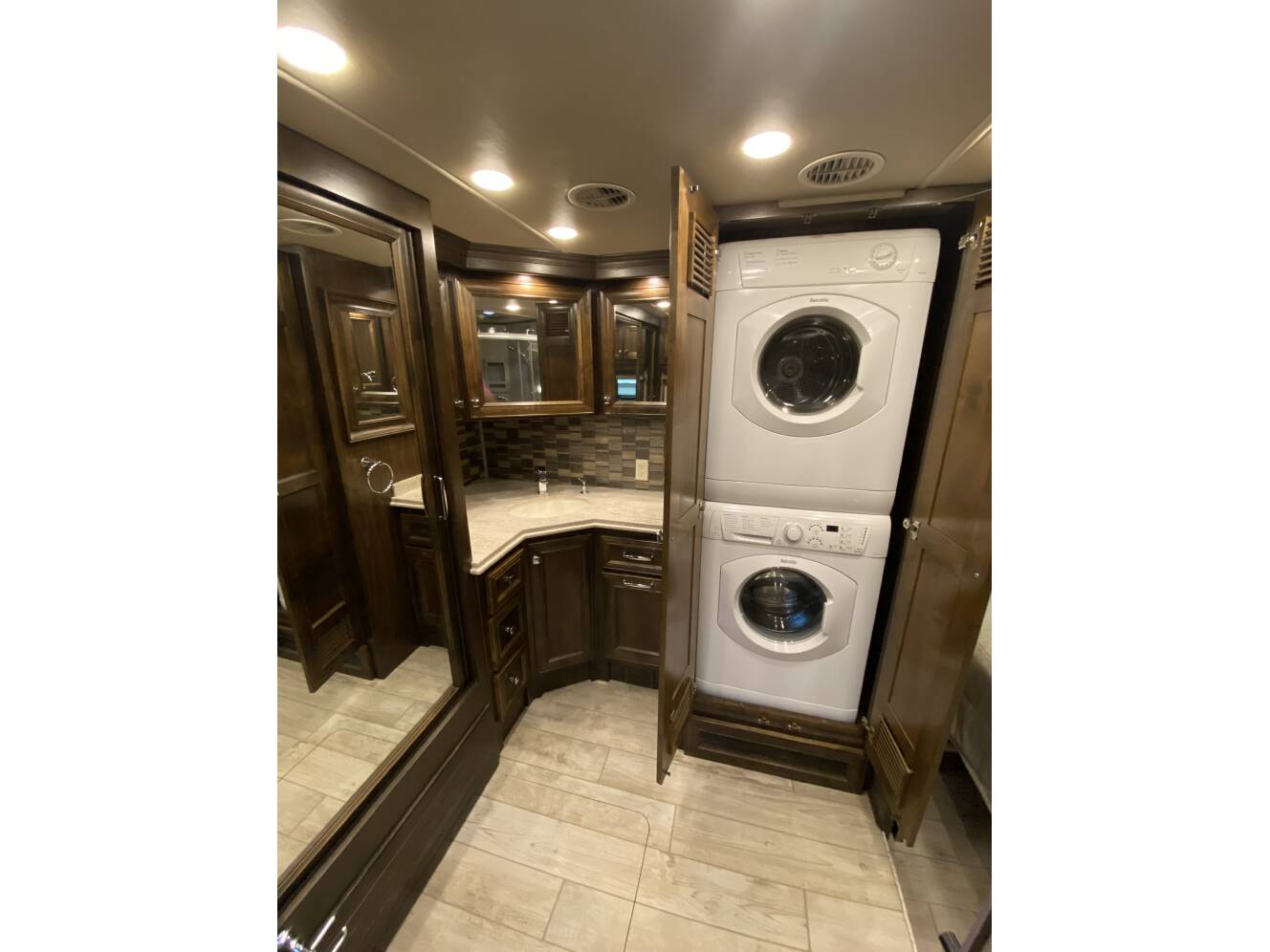 A photo of this 2020 Tiffin Motorhomes PHAETON 40 QBH