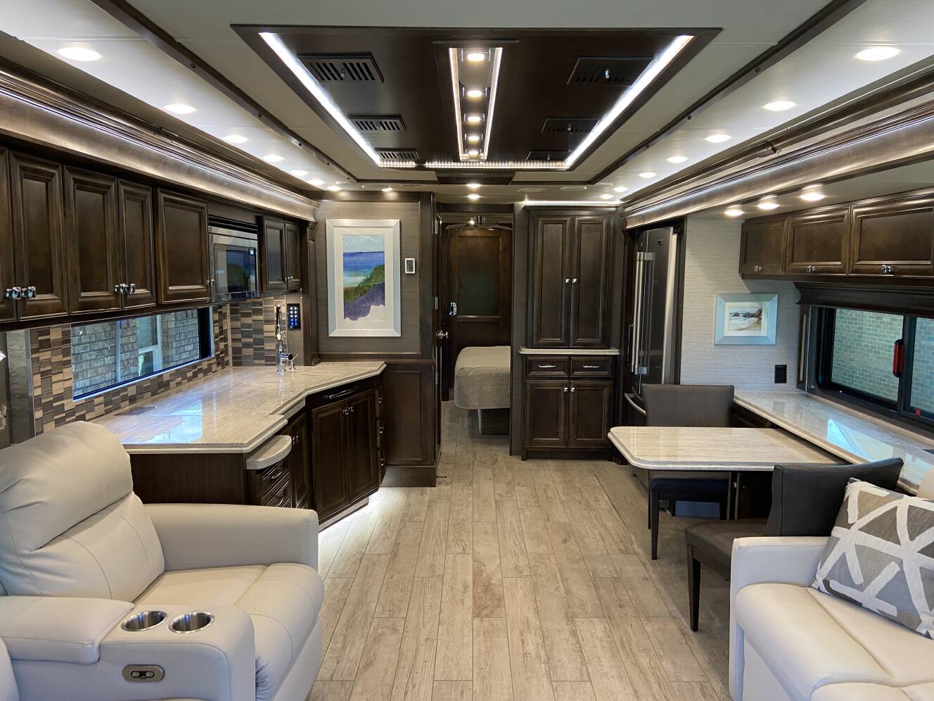A photo of this 2020 Tiffin Motorhomes PHAETON 40 QBH