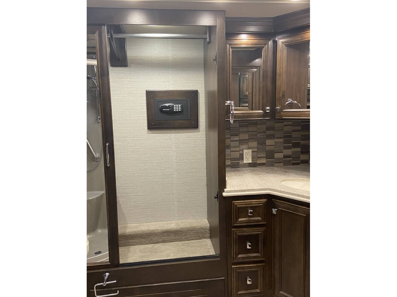 A photo of this 2020 Tiffin Motorhomes PHAETON 40 QBH