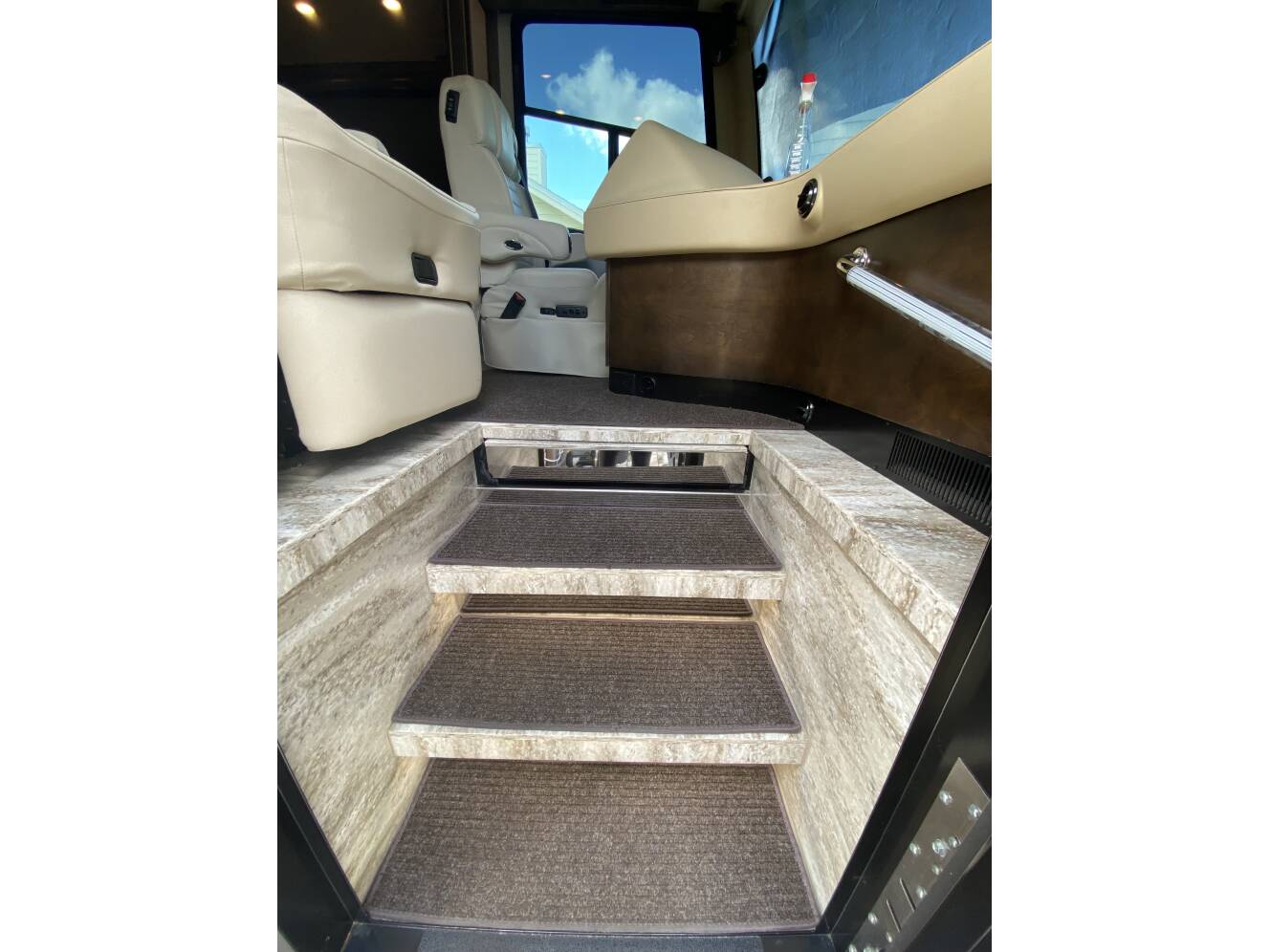 A photo of this 2020 Tiffin Motorhomes PHAETON 40 QBH