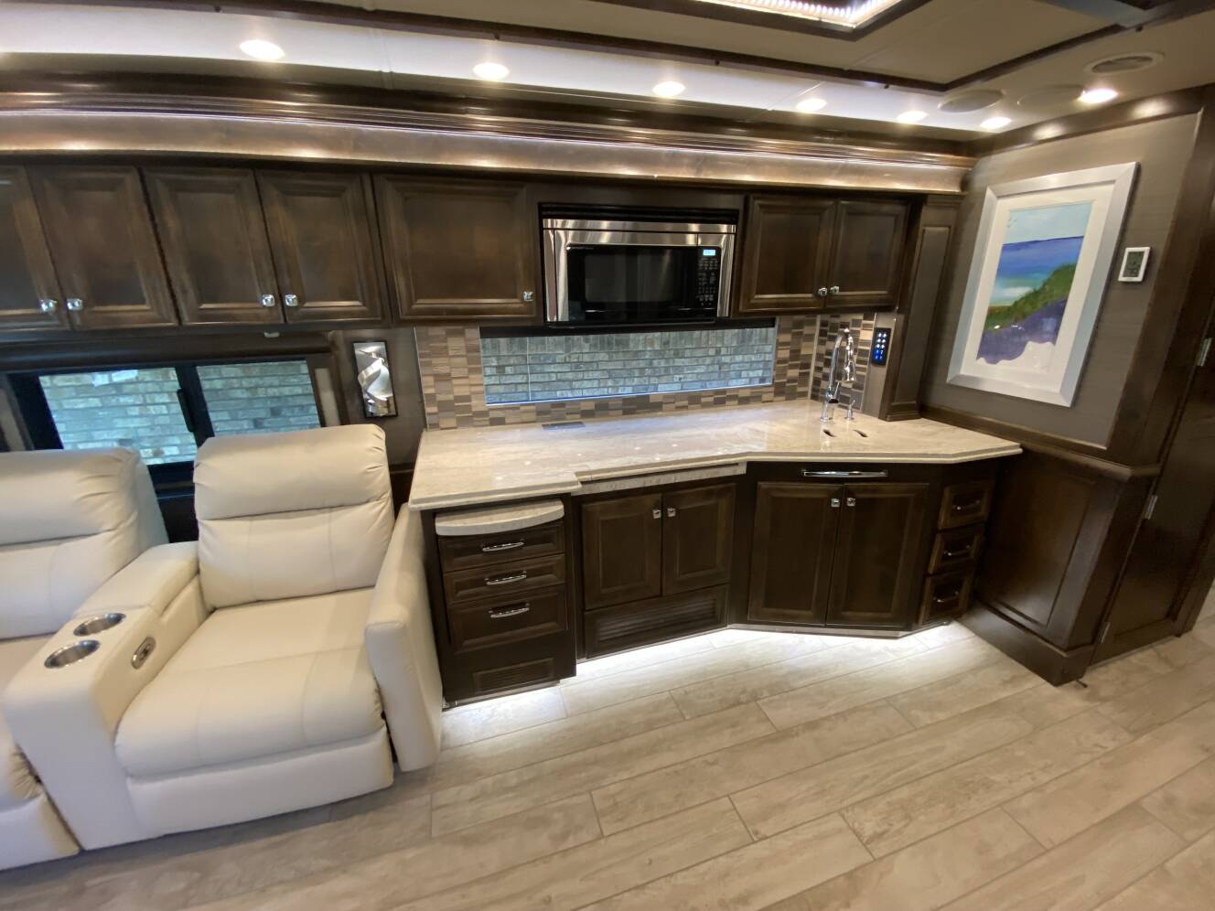 A photo of this 2020 Tiffin Motorhomes PHAETON 40 QBH