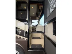 2011 NEWMAR ESSEX 4522