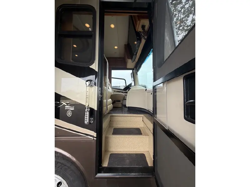 2011 NEWMAR ESSEX 4522