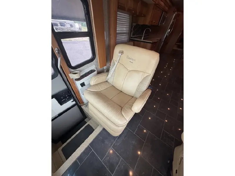 2011 NEWMAR ESSEX 4522