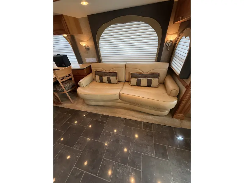 2011 NEWMAR ESSEX 4522