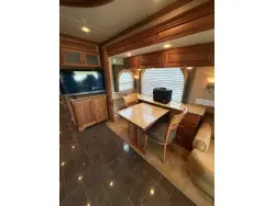 2011 NEWMAR ESSEX 4522