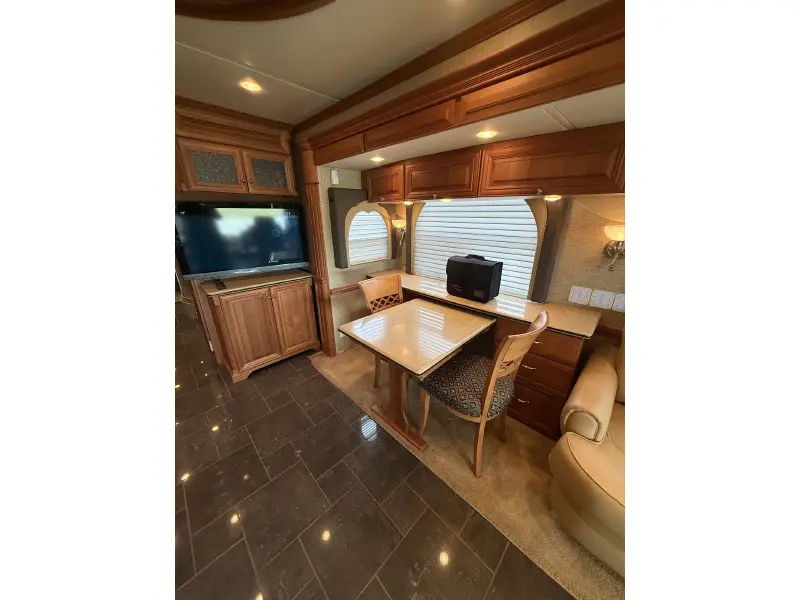 2011 NEWMAR ESSEX 4522