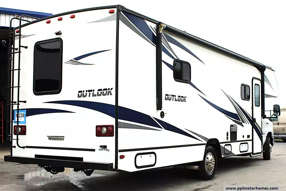 2019 Winnebago OUTLOOK 27D in decatur TX
