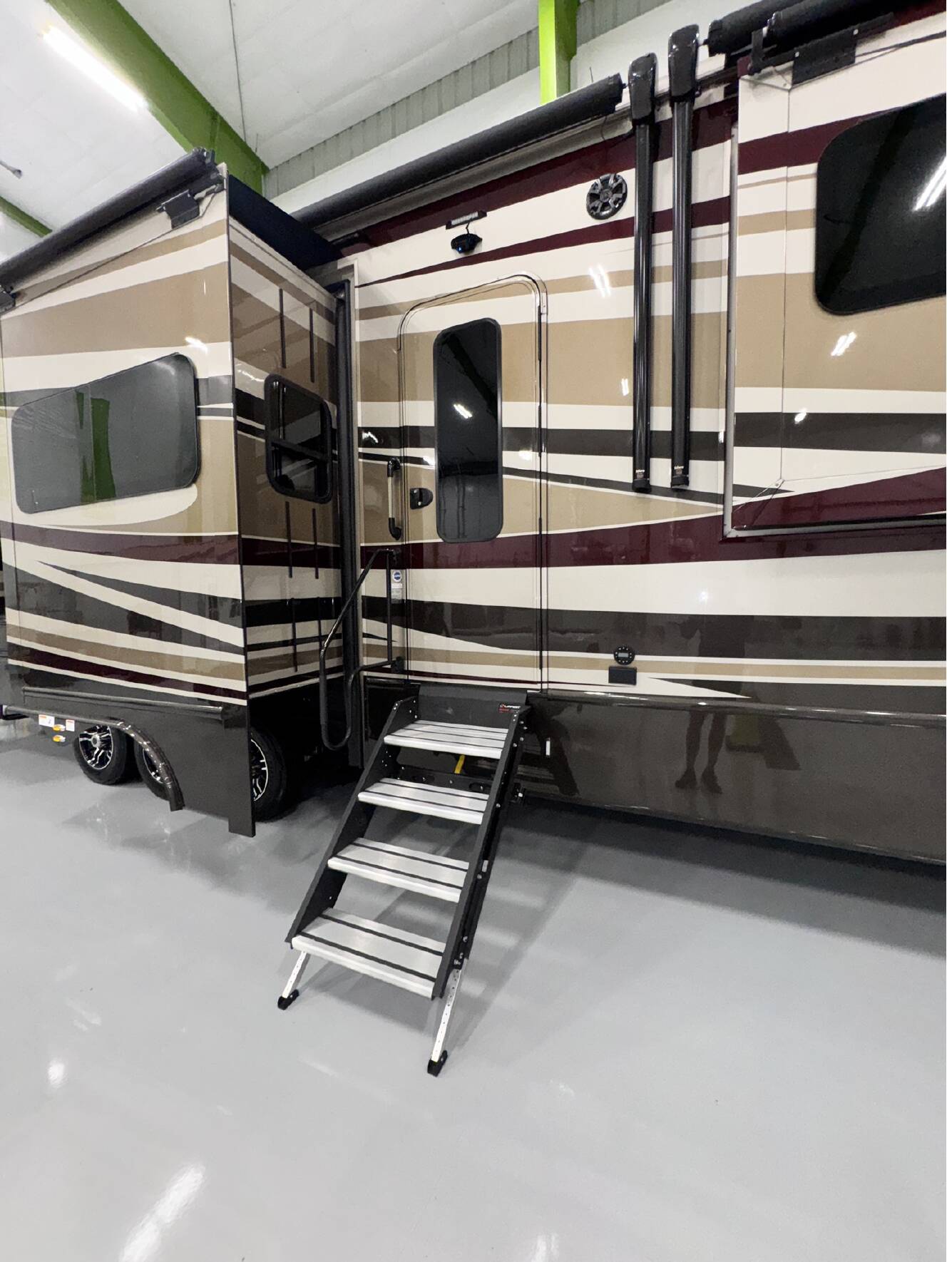 A photo of this 2024 Luxe OTHER