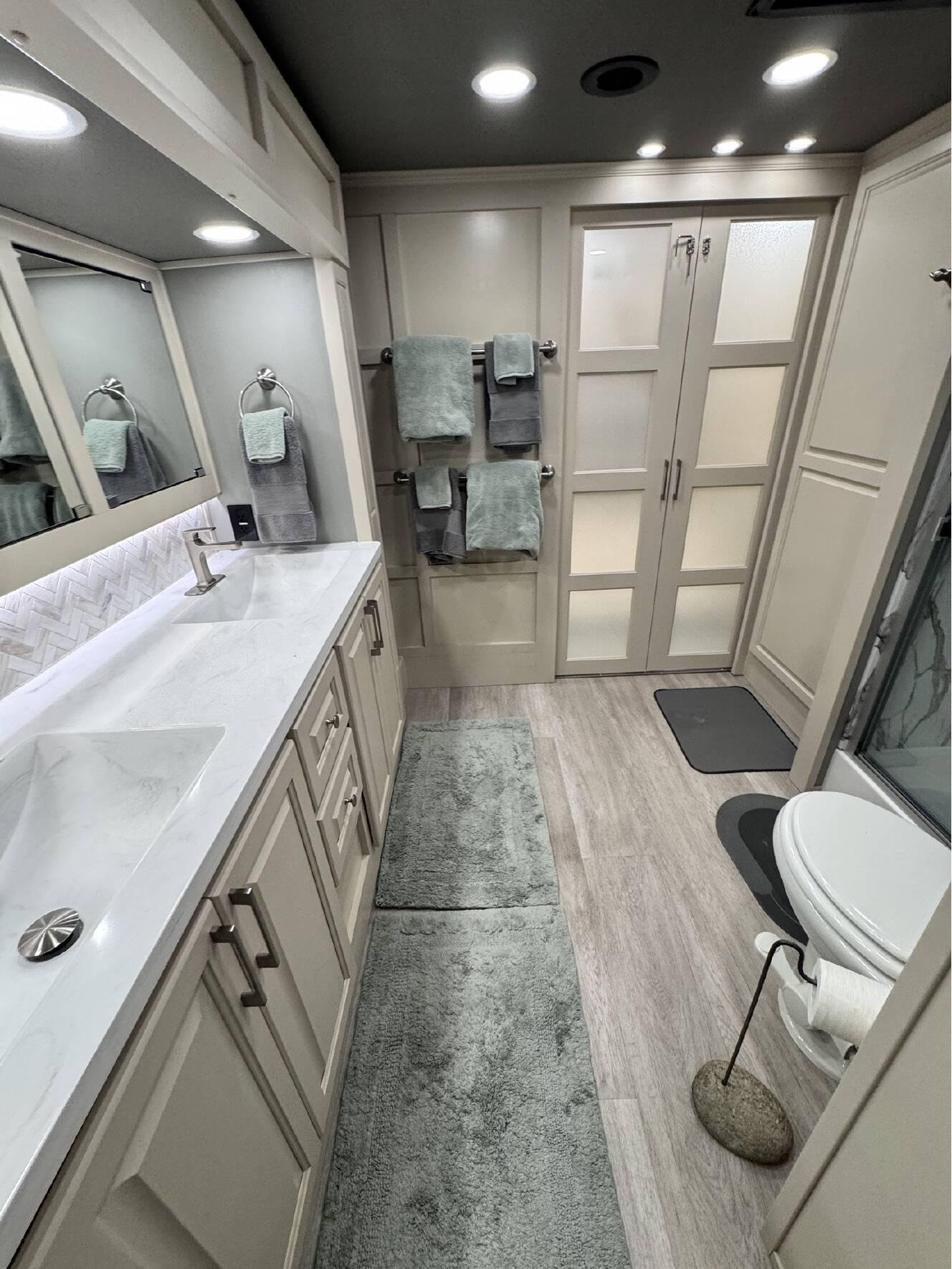 A photo of this 2024 Luxe OTHER