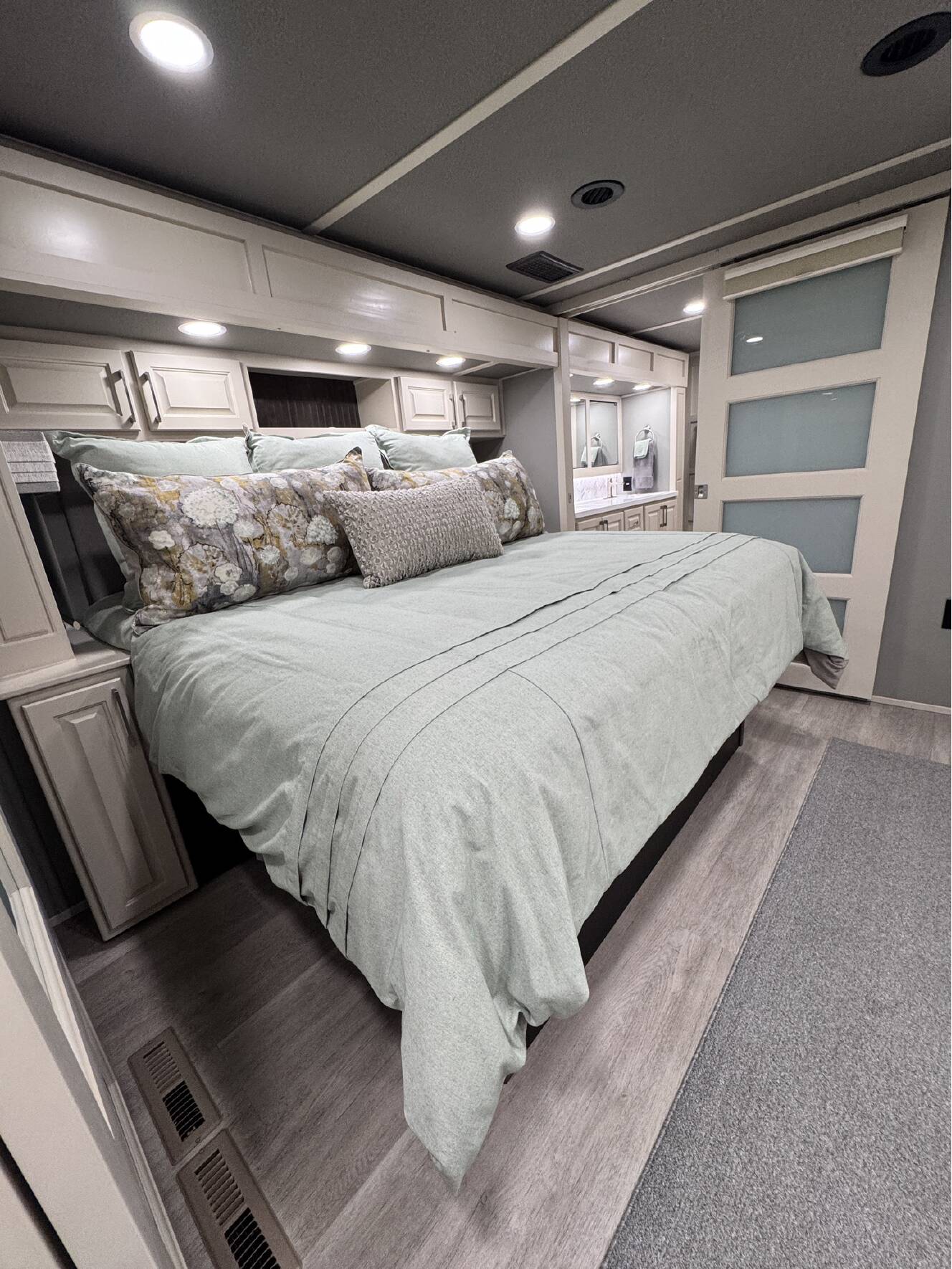 A photo of this 2024 Luxe OTHER