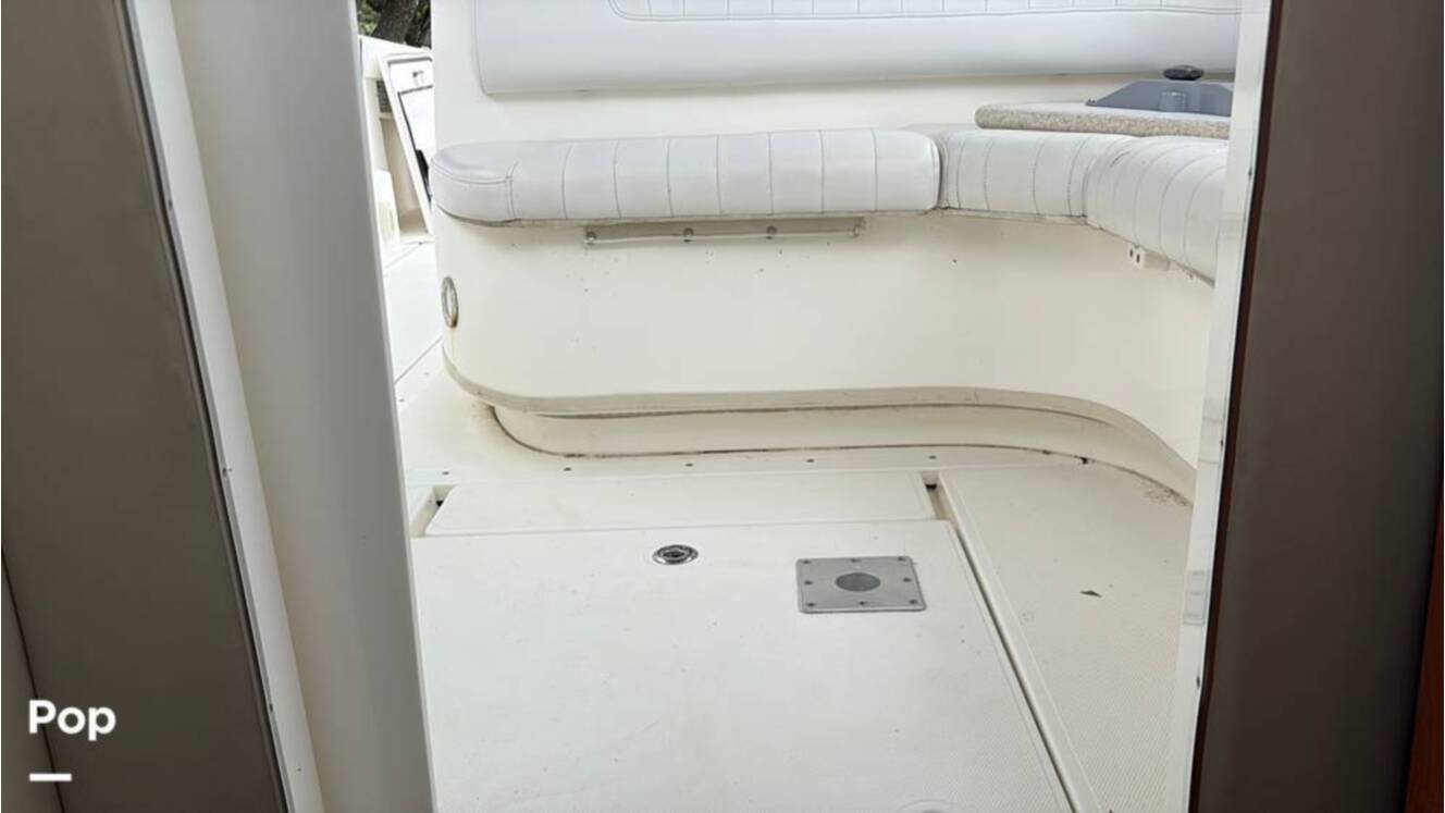 A photo of this 2009 Fountain LX 38