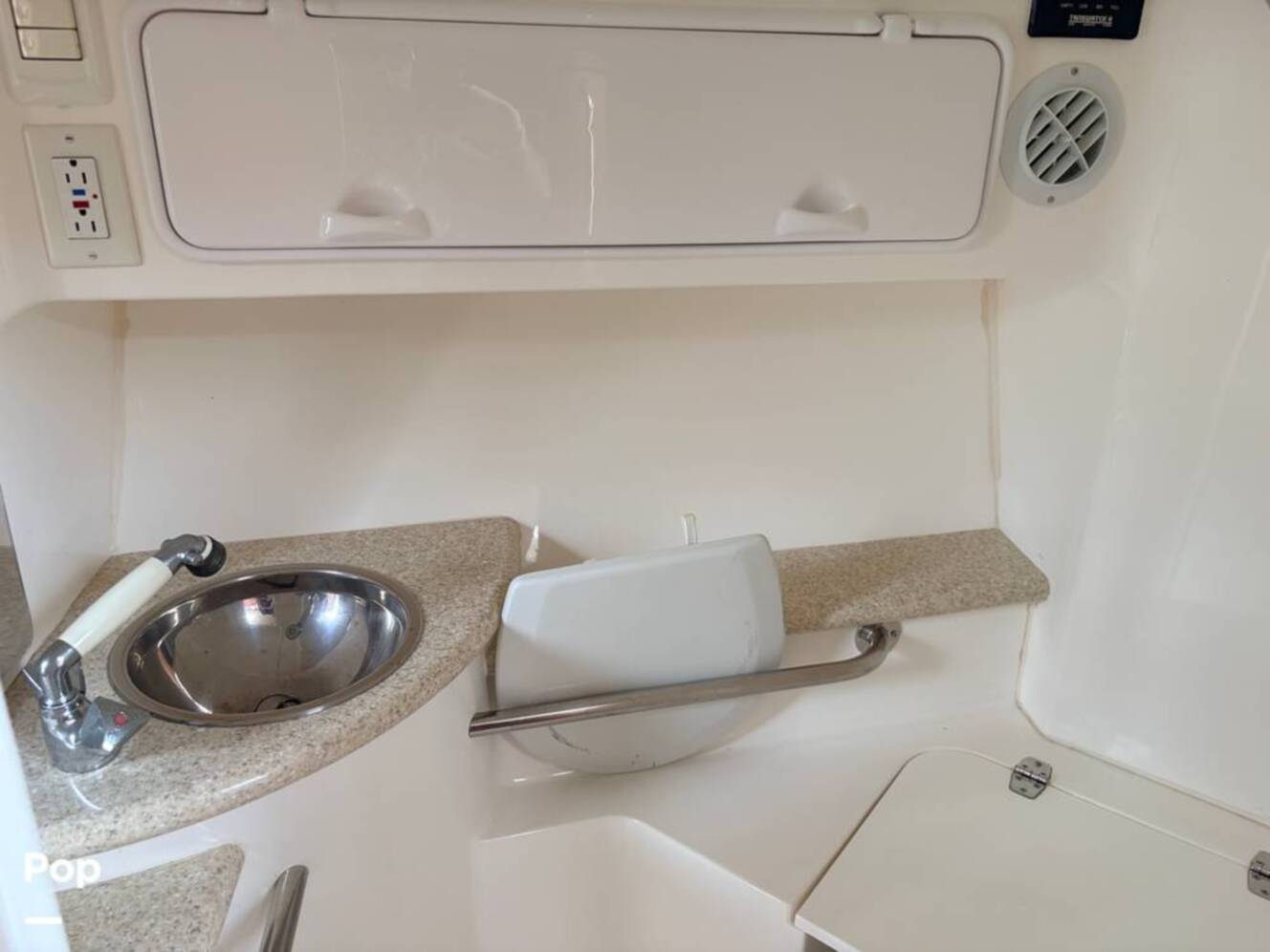 A photo of this 2009 Fountain LX 38