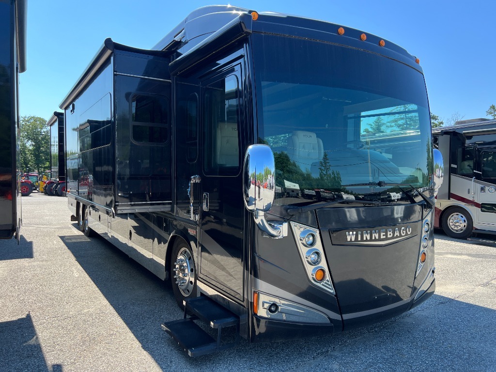 2015 Winnebago Grand Tour 42QL in turner ME