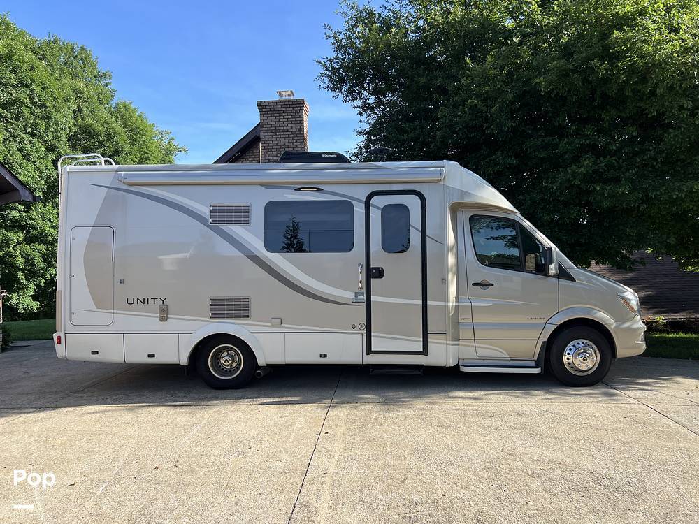 2014 Leisure Travel Unity U24MB in georgetown IN
