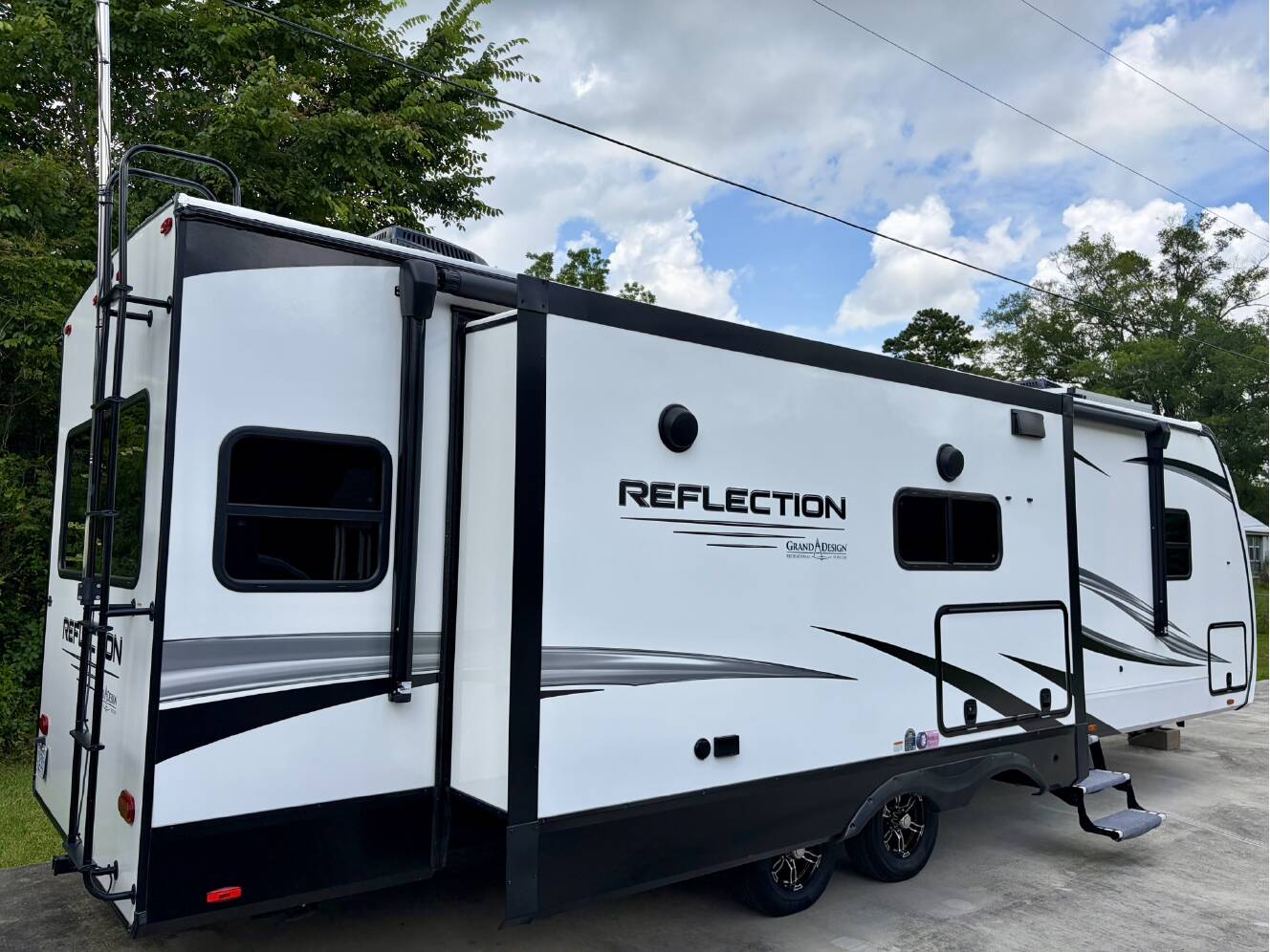 A photo of this 2023 Grand Design REFLECTION 297RSTS