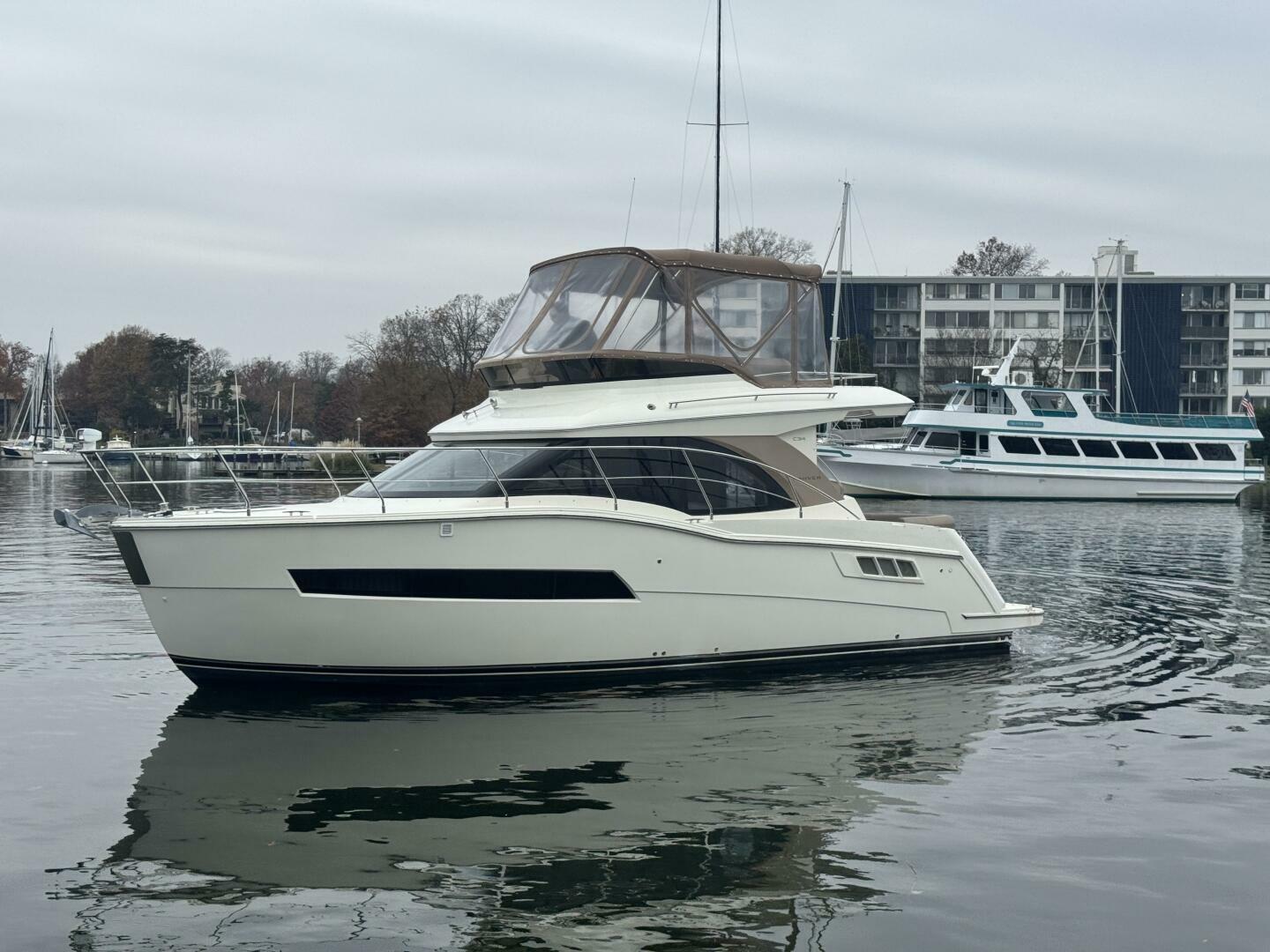 2016 Carver C34 Command Bridge in annapolis MD