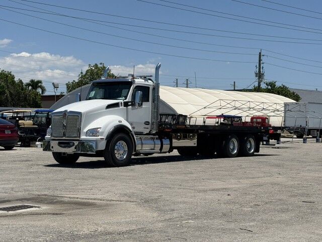 2027 KENWORTH T880 in Miami, FL