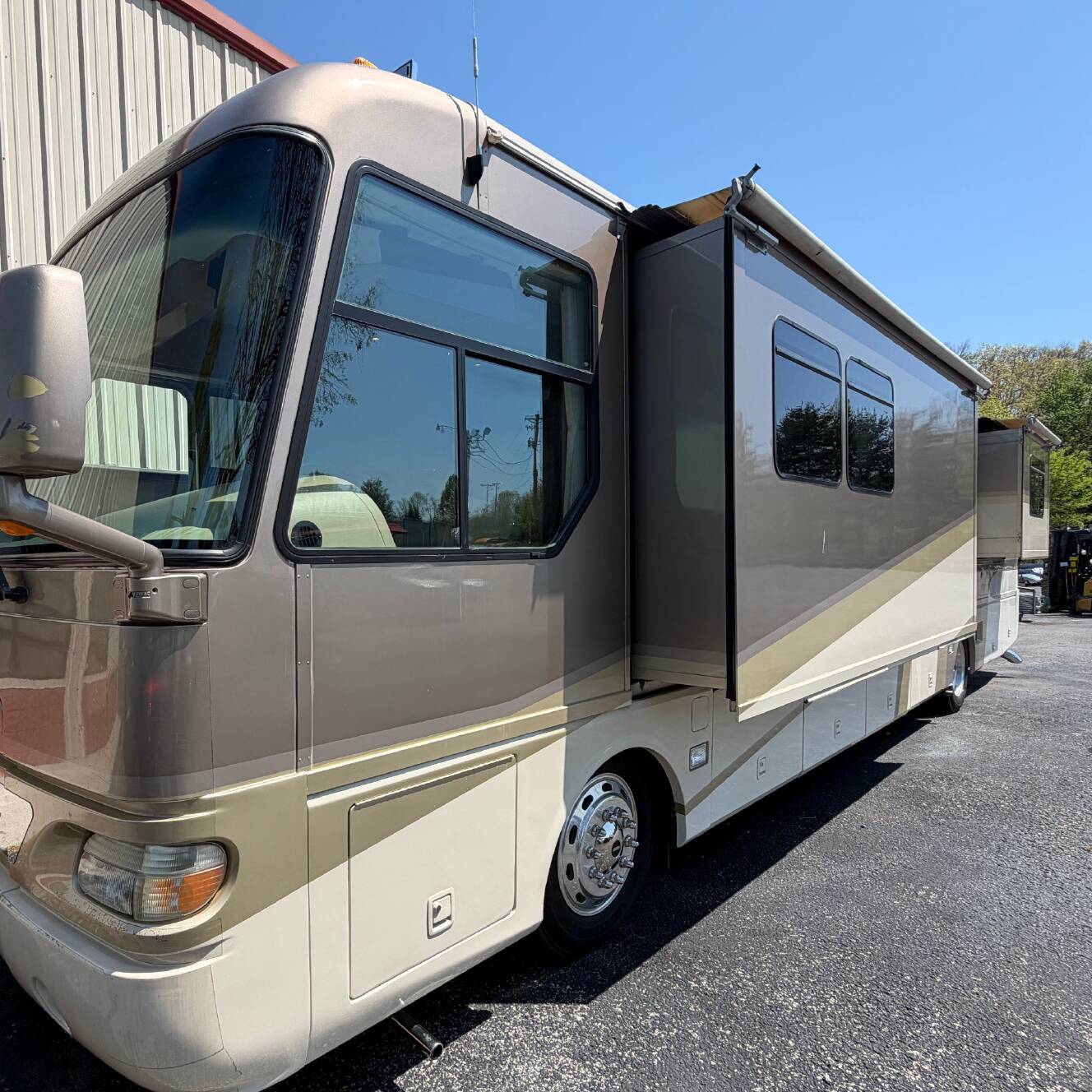 A photo of this 2006 Airstream LAND YACHT A39