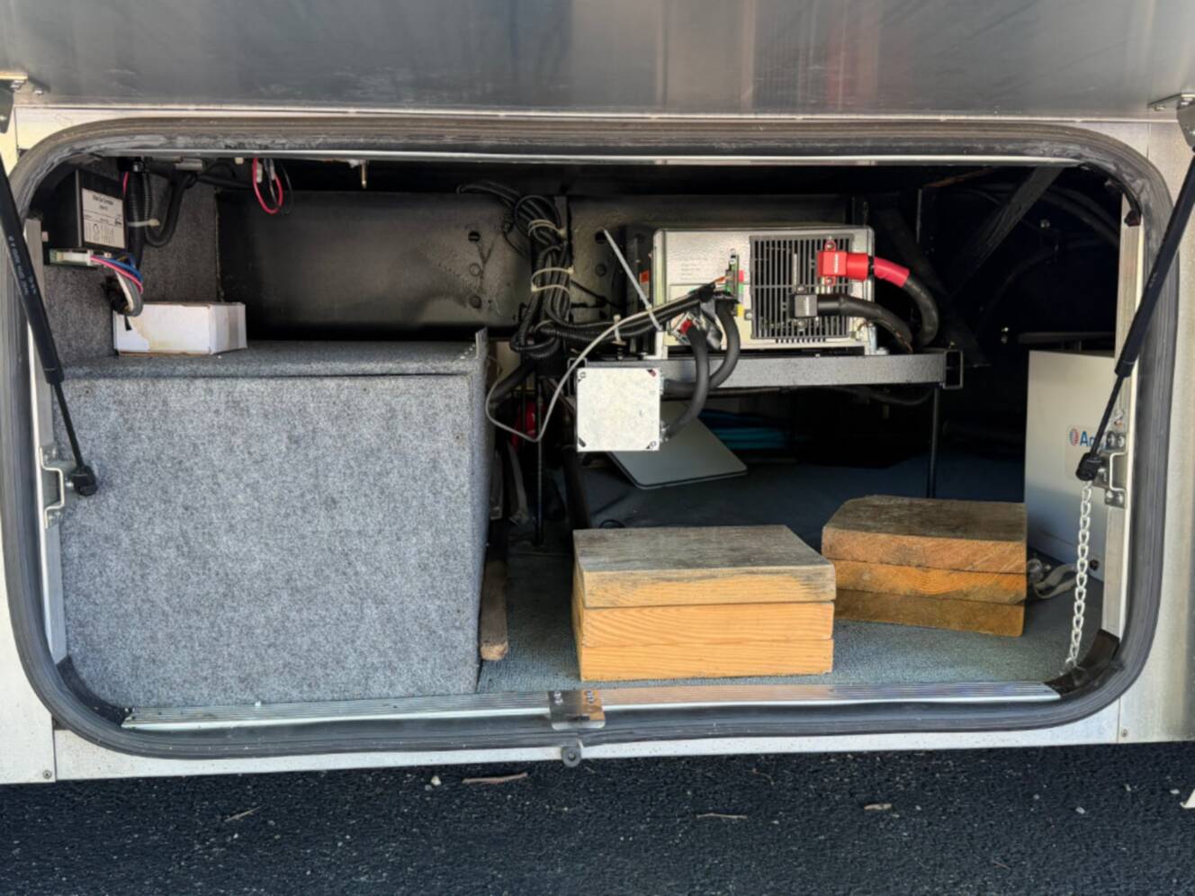 A photo of this 2006 Airstream LAND YACHT A39