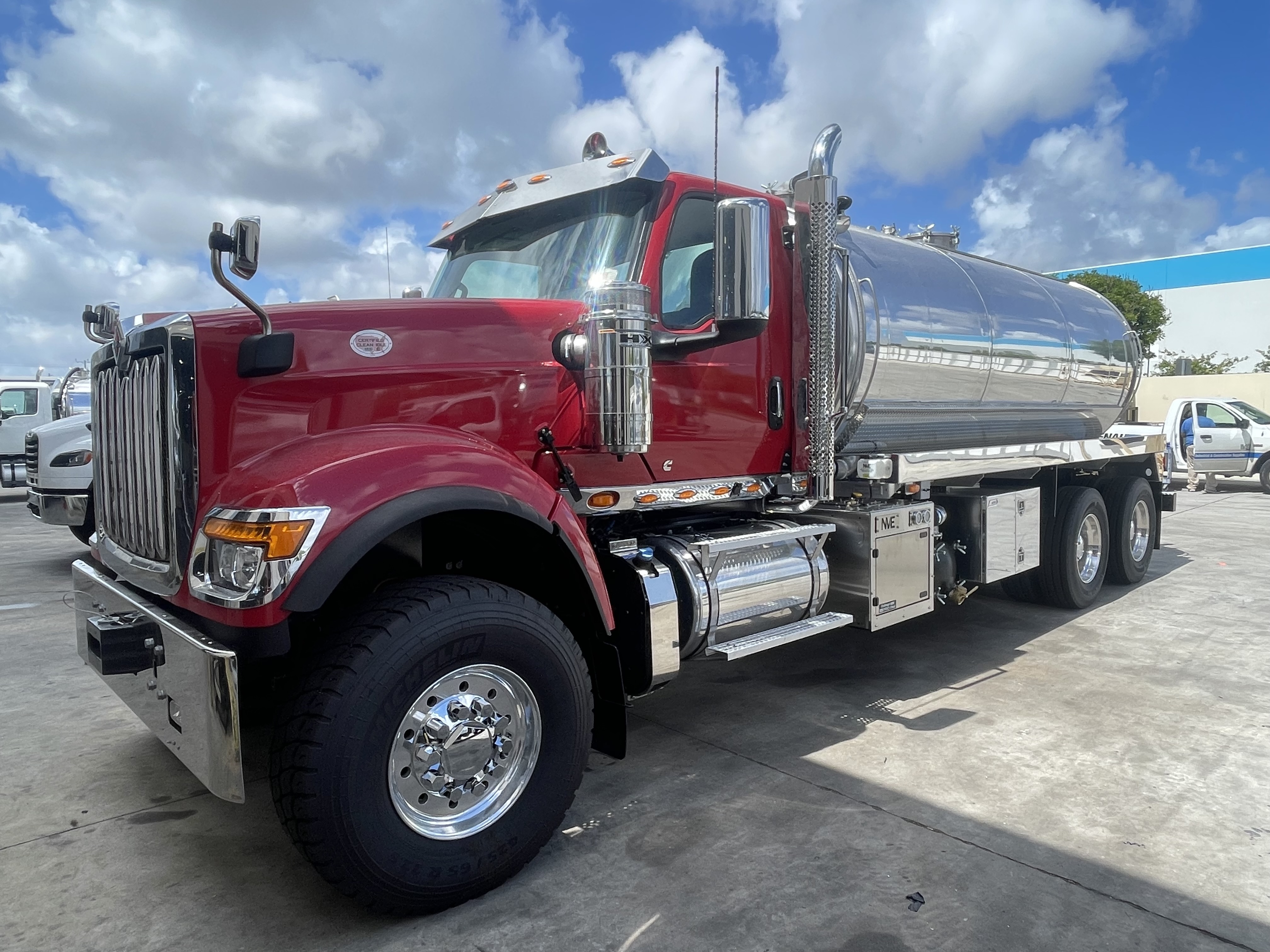 2027 INTERNATIONAL HX520 in Miami, FL