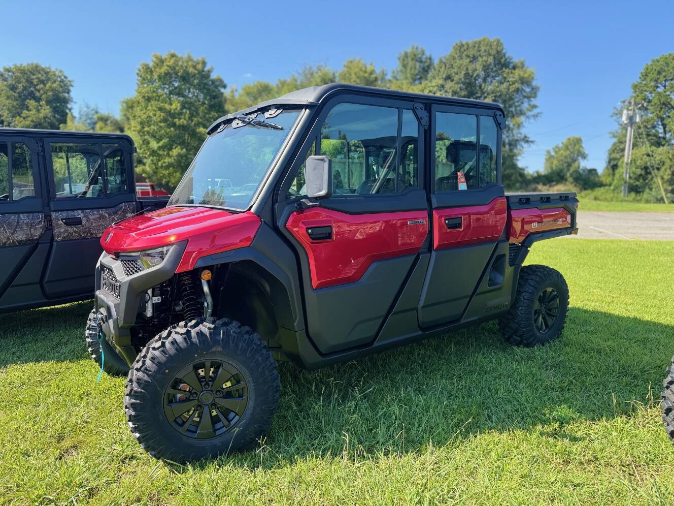 A photo of this 2026 CFMOTO UFORCE U10 XL PRO HIGHLAND