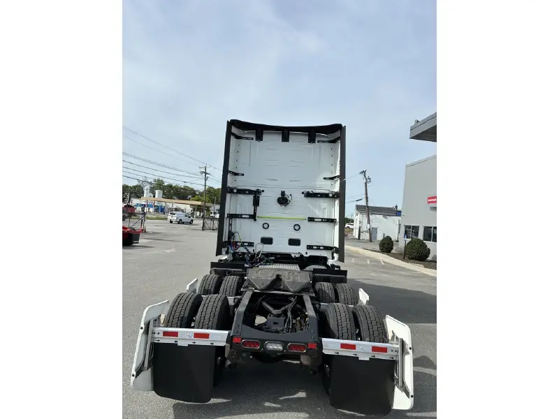 2027 VOLVO VNL64T860