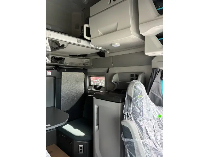 2027 VOLVO VNL64T860