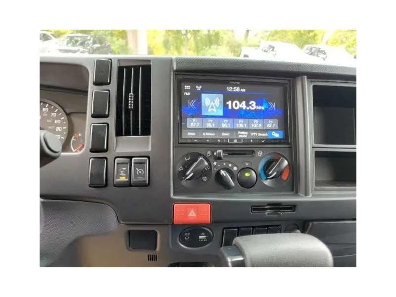 2024 CHEVROLET LOW CAB FORWARD 4500 HG 20' Box
