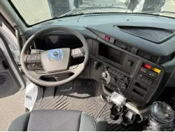 2027 VOLVO 840