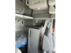2027 VOLVO 840