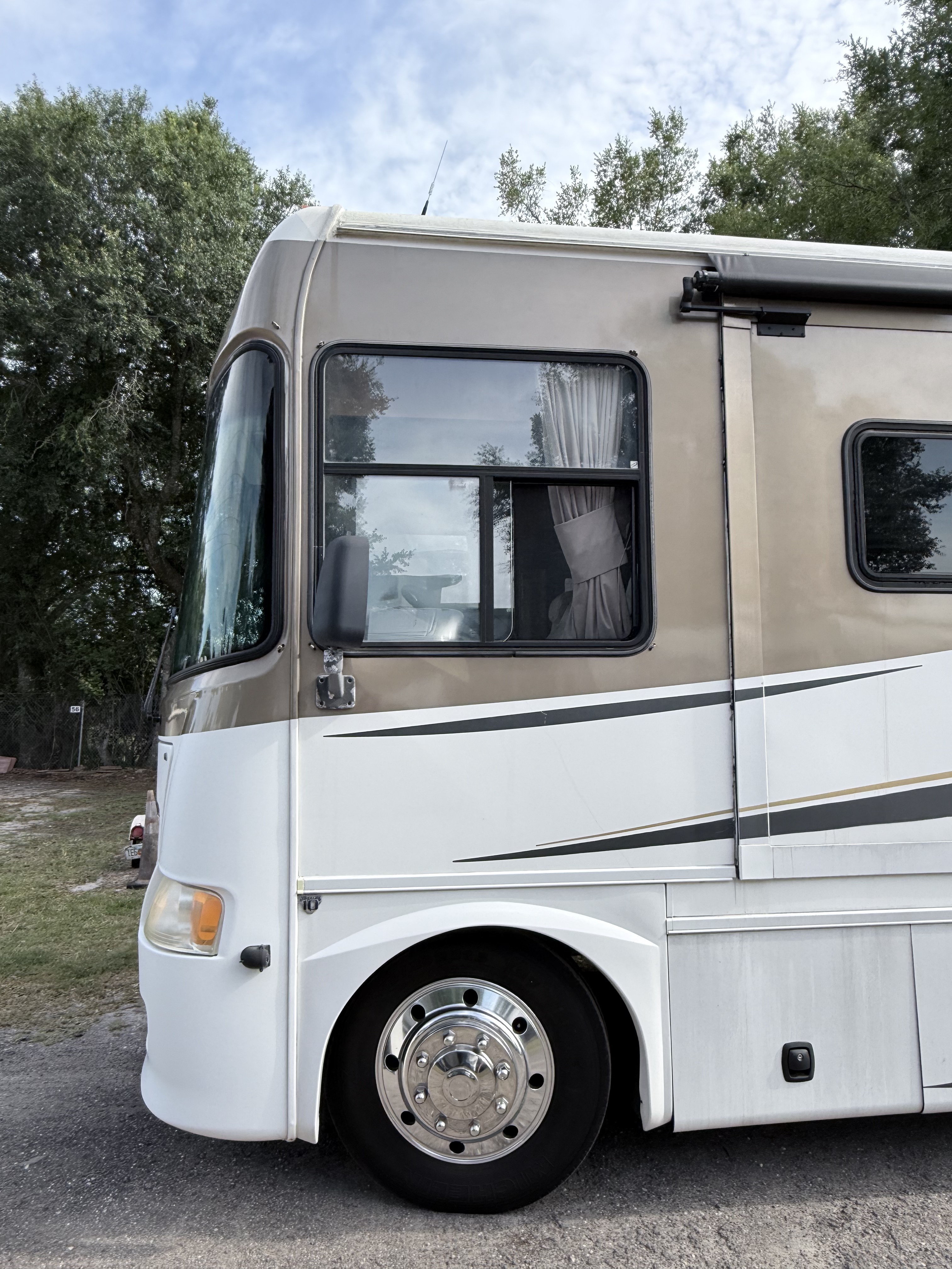 2010 Gulf Stream INDEPENDENCE M-8330 in land o lakes FL