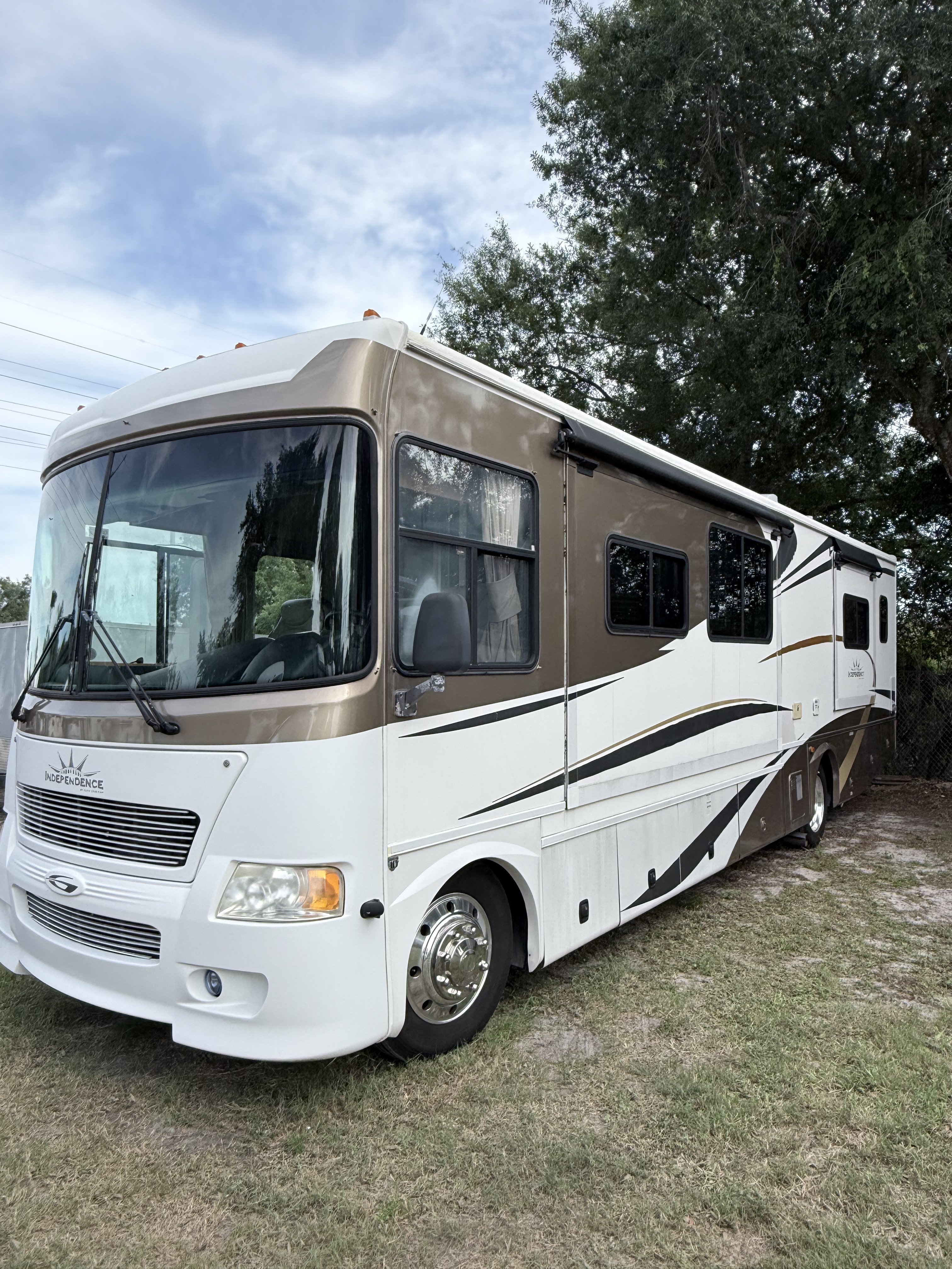 2010 Gulf Stream INDEPENDENCE M-8330 in land o lakes FL