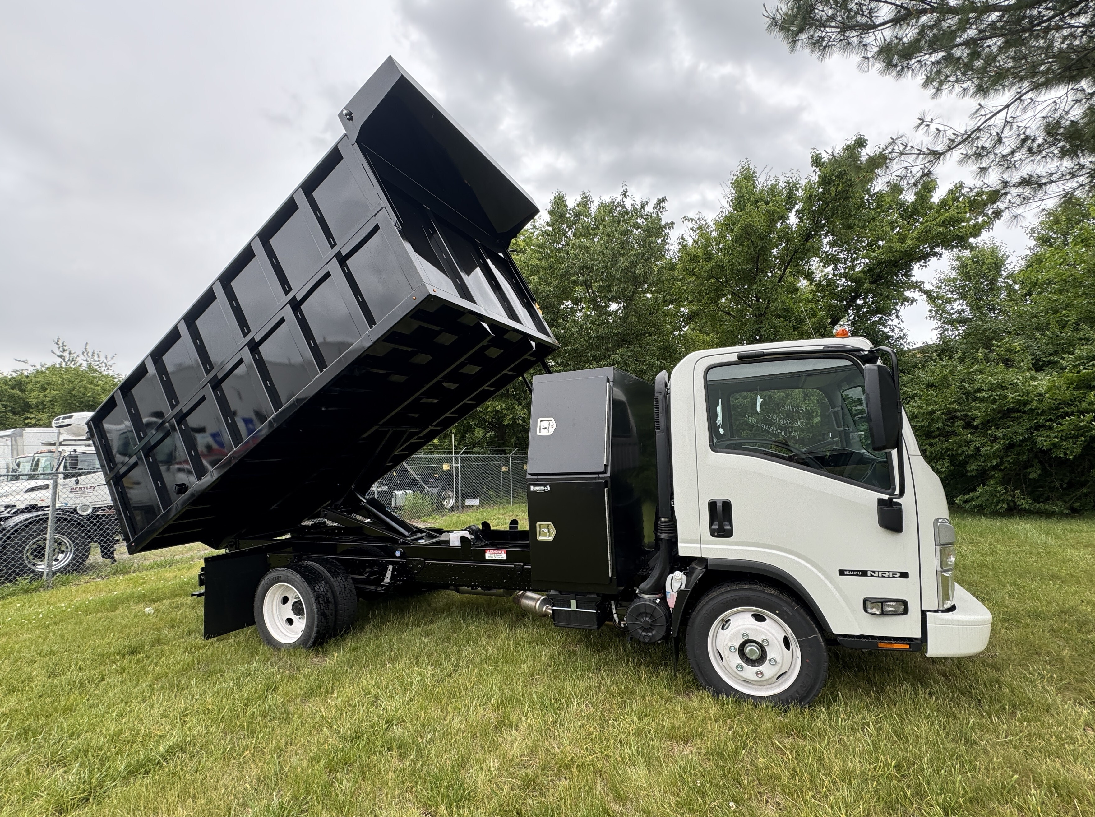 2025 ISUZU NRR in New Castle, DE