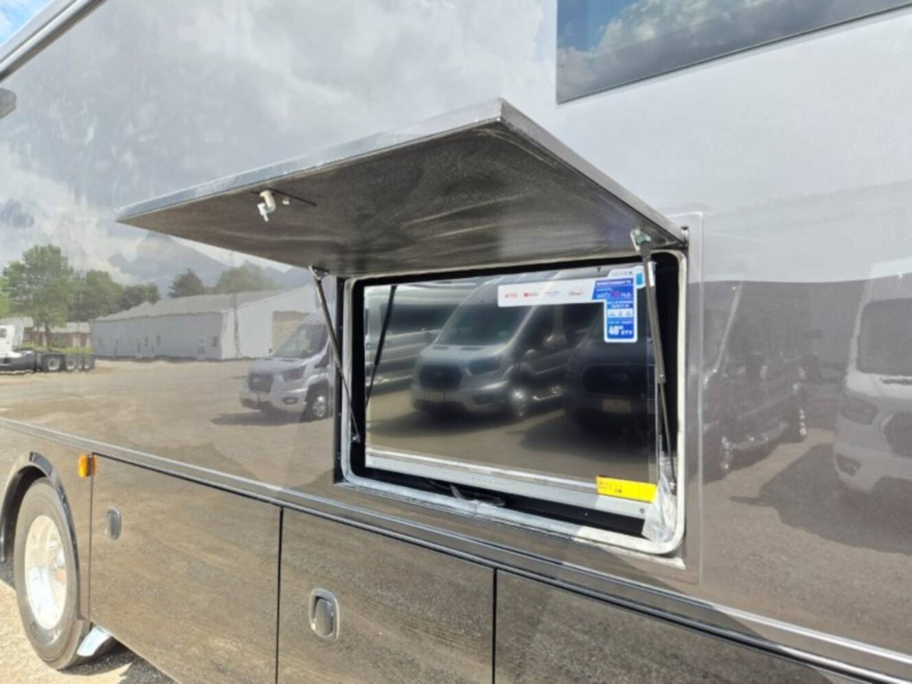 A photo of this 2027 Dynamax Corp DX3 34KD