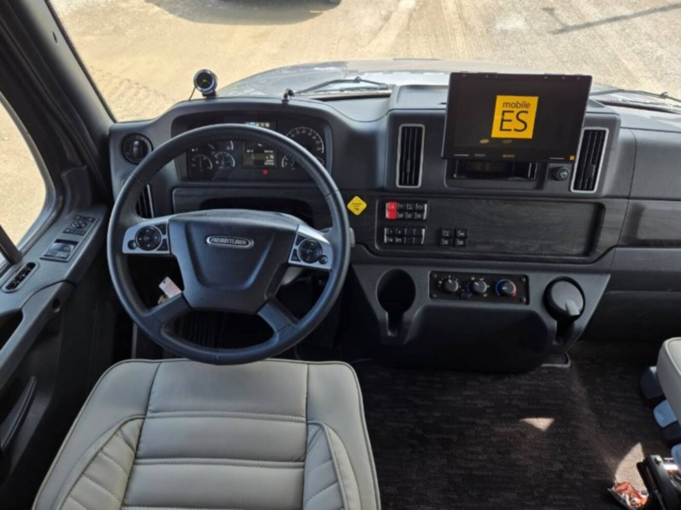 A photo of this 2027 Dynamax Corp DX3 34KD