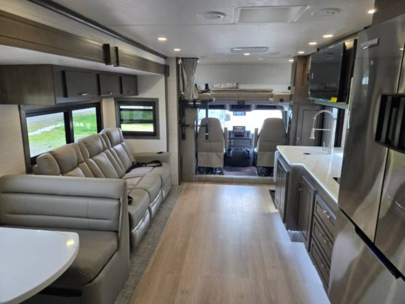 A photo of this 2027 Dynamax Corp DX3 34KD