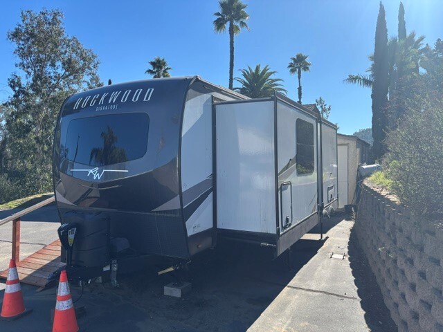 2023 Forest River ROCKWOOD SIGNATURE TRAVEL TRAILER 8263MBR RV