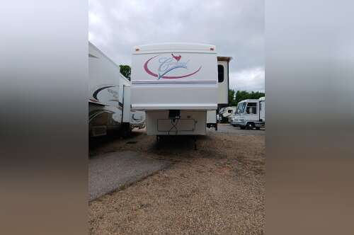 2004 Forest River Cardinal 29LE in de queen AR