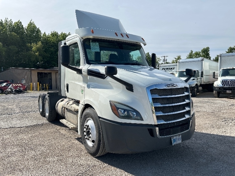 2018 FREIGHTLINER CASCADIA 126 in Poplar Bluff, MO