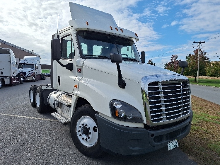 2018 FREIGHTLINER CASCADIA 125 in Londonderry, NH