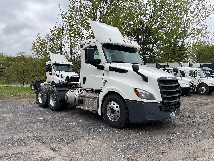 2020 FREIGHTLINER CASCADIA 126 in Whitesboro, NY