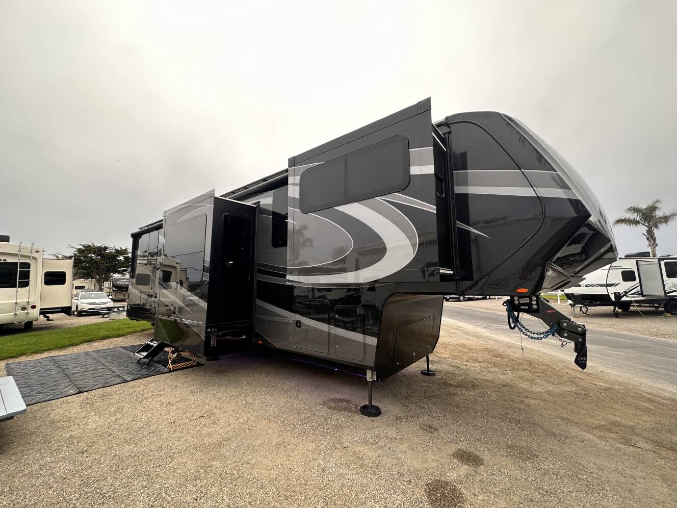 A photo of this 2023 Grand Design MOMENTUM 376THS