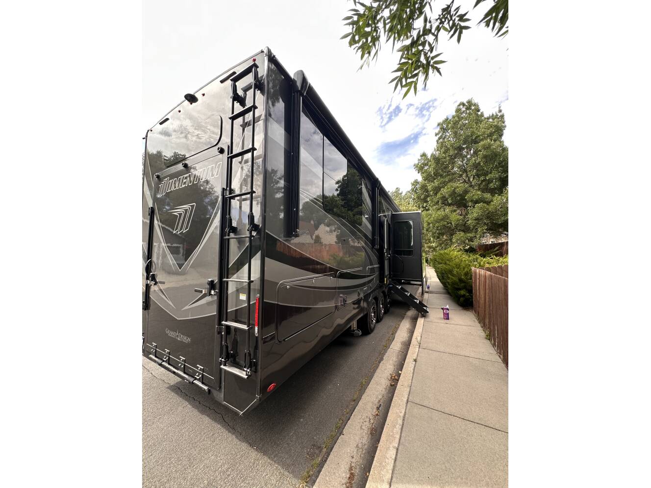A photo of this 2023 Grand Design MOMENTUM 376THS